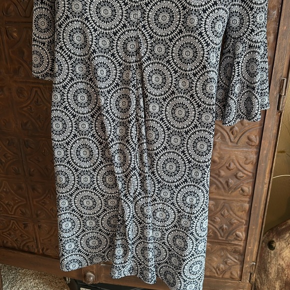 Flowy and comfortable flare sleeve Tommy Hilfiger dress; size 10 - Picture 6 of 6